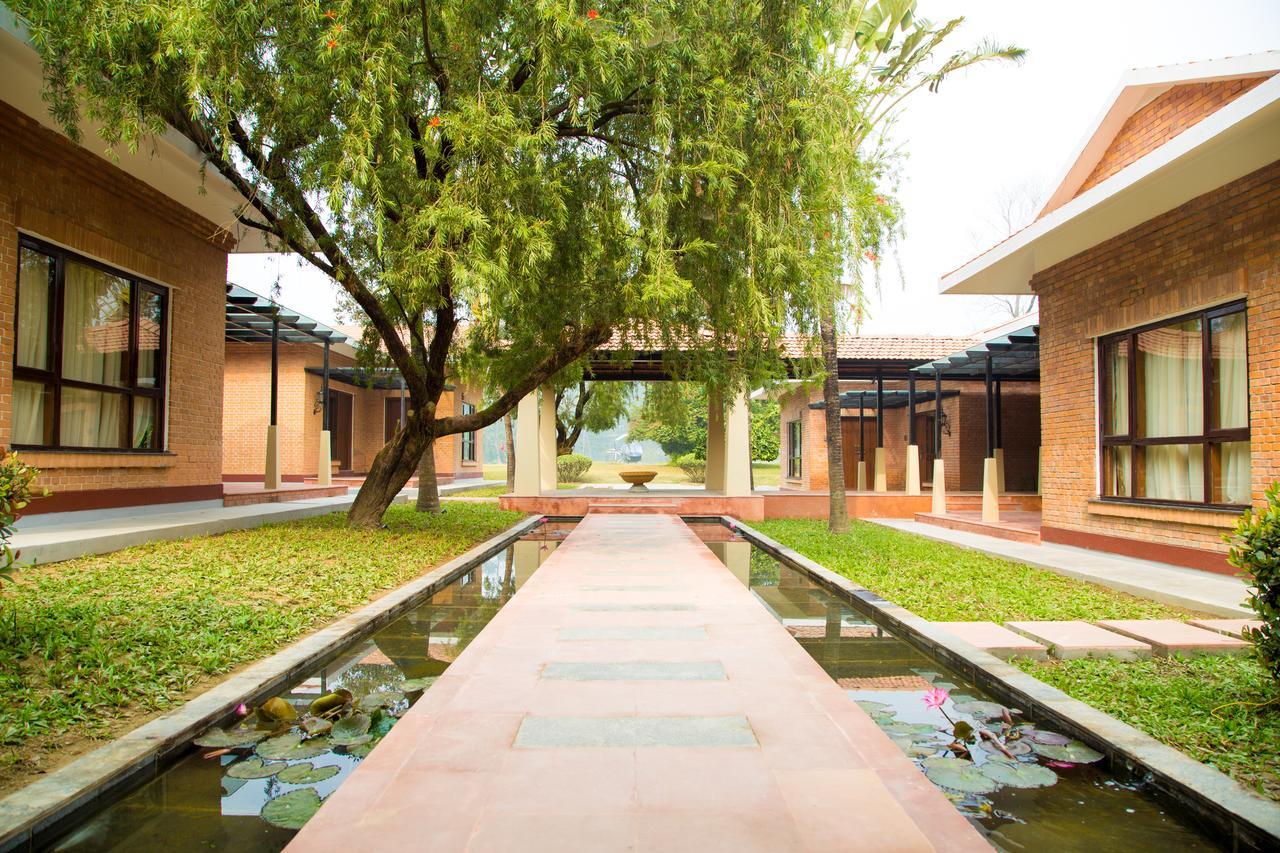 Miraaya Wellness And Golf Resort Chitwan Exterior foto